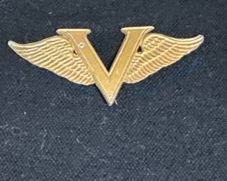 VINTAGE 1940'S WW11 VICTORY METAL BROOCH