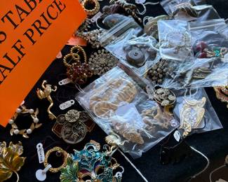 BROOCHES
