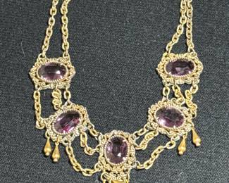 ANTIQUE NECKLACE WITH STONES