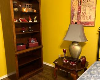 Bookshelf
Side Table
Lamp