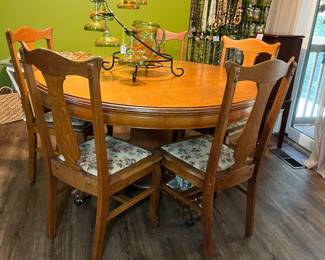 Oak Round Table w/5 chairs $200