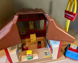 1974 Playskool Familiar Places McDonalds Restaurant Playset