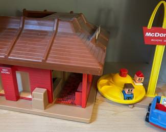 1974 Playskool Familiar Places McDonalds Restaurant Playset