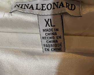 Nina Leonard White Faux Fur Cape – Size XL