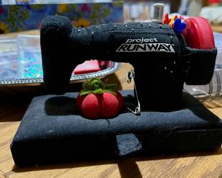 Project Runway Mini Fabric Sewing Machine Pin Cushion