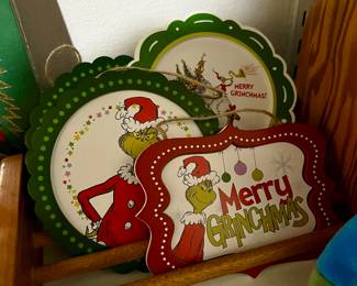 Grinch Themed Christmas Decor

