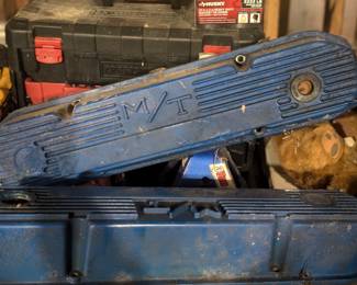 Mickey Thompson (M/T) finned aluminum valve cover.
