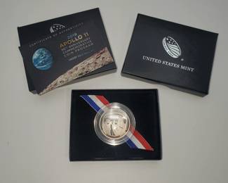 Lot 1099 Apollo 11 Commerative Coin