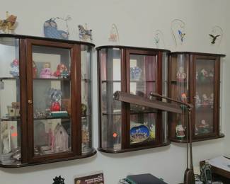 Wall mounted curios