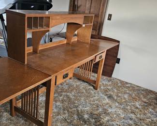 Basset desk.  Nice construction. 