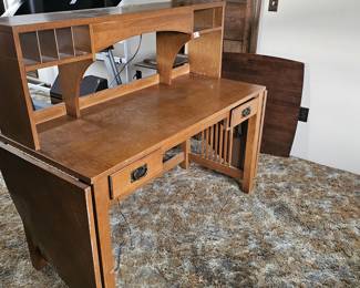 Basset desk.  Nice construction. 