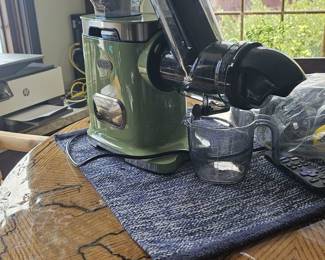Powerful, almost new juicer!