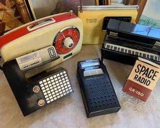 Vintage transistor radios..space, piano, Zenith..etc