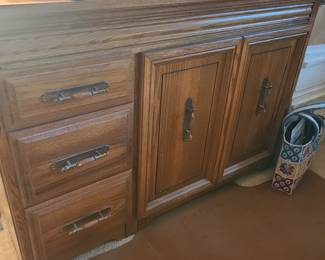 Sewing cabinet