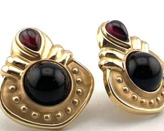 Etruscan design earrings have black onyx and pear shaped cabochon garnets set in 14kt gold; 1"H