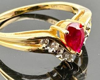 Diamond and ruby 14kt marked GTR/Exquisite size 9 ring with pear shaped ruby center stone