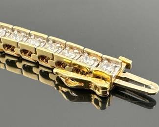 Diamond tennis bracelet in 14kt gold; 53 diamonds, approximately 6.5 carats, 7.5"L, I-SI clarity