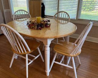 Kitchen table, 4 chairs, one leaf