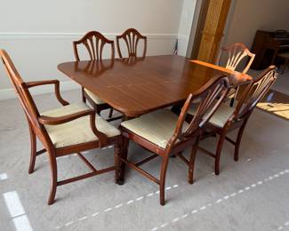 Dining room table and chairs - one leaf and pads