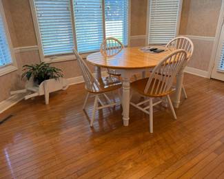 Kitchen table (with one leaf) and 4 chairs