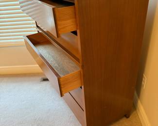 Chest of Drawers with dove tail