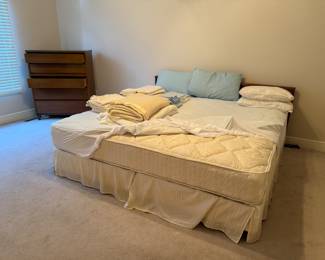 King Size bed - Amazing mattresses