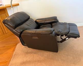 Electric Leather recliner - like new