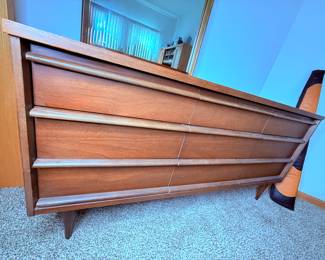 Bassett furniture - Mid-Century Dresser