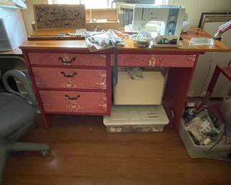 Sewing table/cabinet