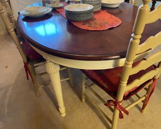 French style dinning table, shown with no leaves in. There are 2 leaves - sits 8-10 with leaves in.