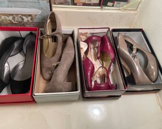 Lady’s shoes size 10