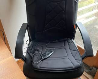Desk chair with massage pad 
