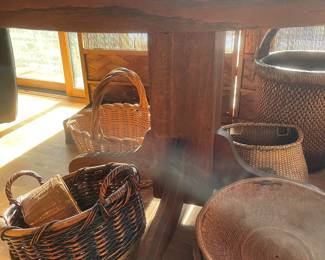 Oak round pedestal table with leaves