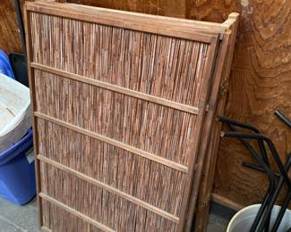 Low rattan screen, drying rack