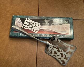 International Silver Company Scroll Pattern Pie Server 9 hero