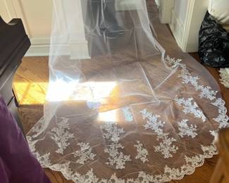 8' Bridal Train, scalloped lace