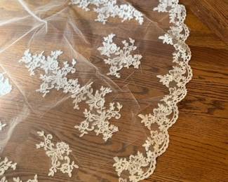 Scalloped lace