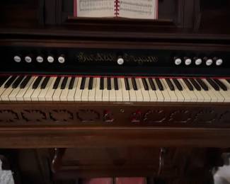 More beautiful wood carving and keyboard!