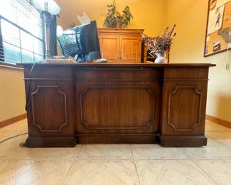 This item is available for sale & pickup NOW.  Text Sara at 407-448-3093 if you're interested.  