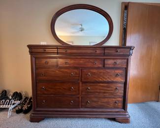 This item is available for sale & pickup NOW.  Text Sara at 407-448-3093 if you're interested.  