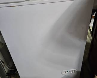 3.5 cu ft chest freezer