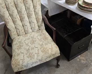 Chair & trunk
