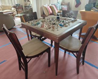 113 Stackmore Table & Four Chairs Table 32x32x29
Chairs 16x19x32