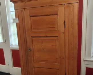 102 Armoir 48x24x81