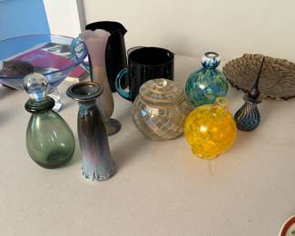 Lots of quality, decorative items.