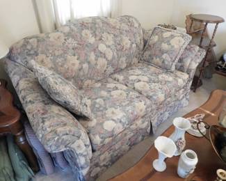 Floral Love Seat, (nice)