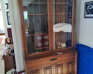 Broyhill Sculptra Collection Mid-Century Modern Walnut China Cabinet