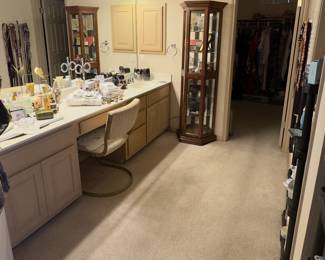 Small curio is for sale 