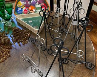 Metal picture holders