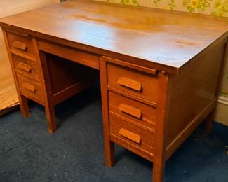 Oak Key Hole Desk